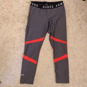 Women’s UnderArmour leggings with color block and side zipper